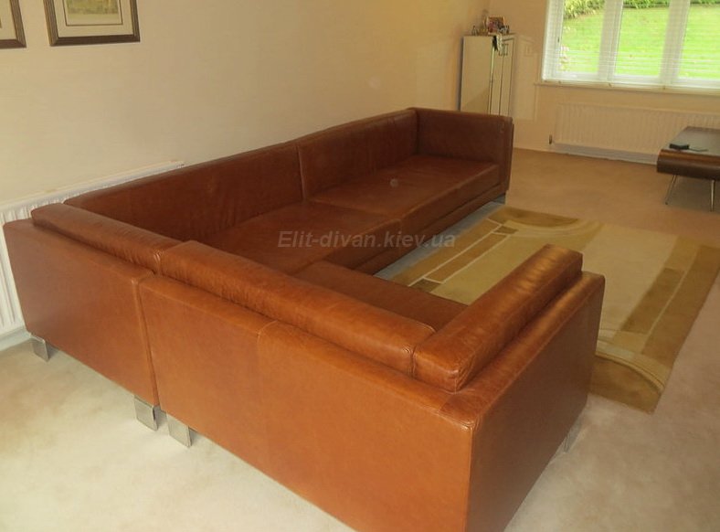 коричневая мягкая модульная мебель