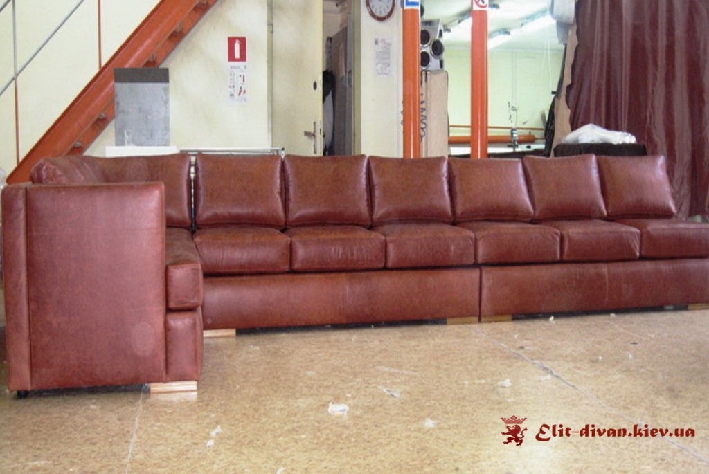 красный модульный диван