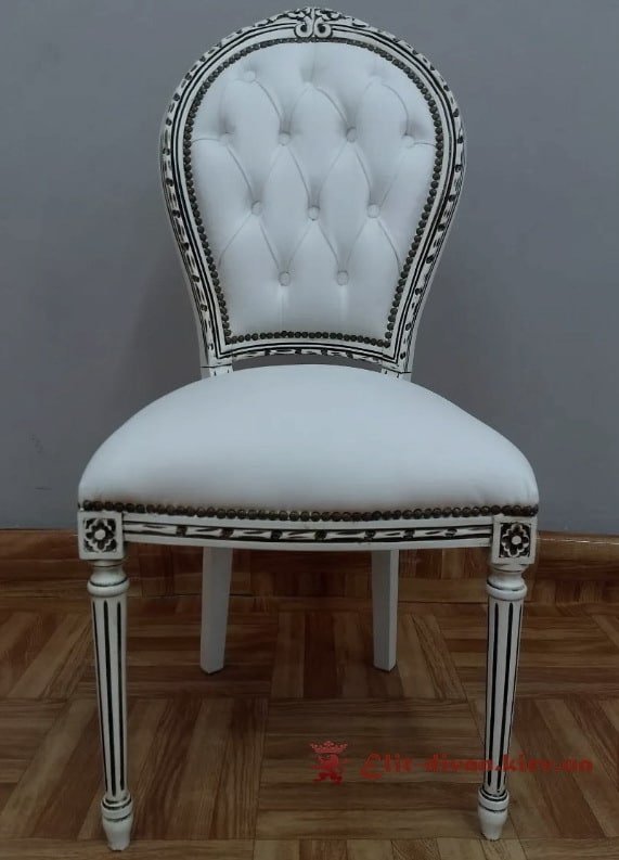 белый стул