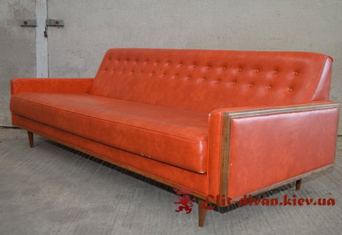 Помаранчевий прямий диван (Одеса)