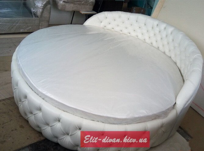 белая круглая кровать честер