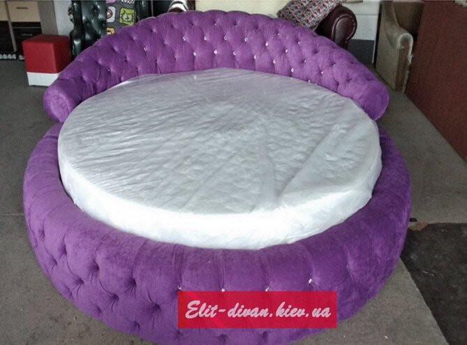 фиолетовая круглая кровать