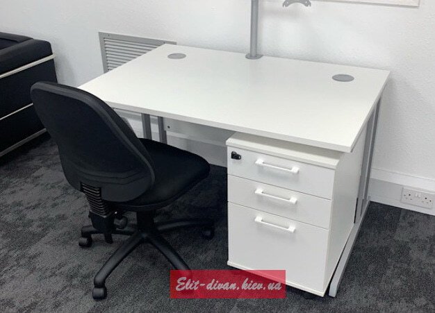 малеький стол в офис