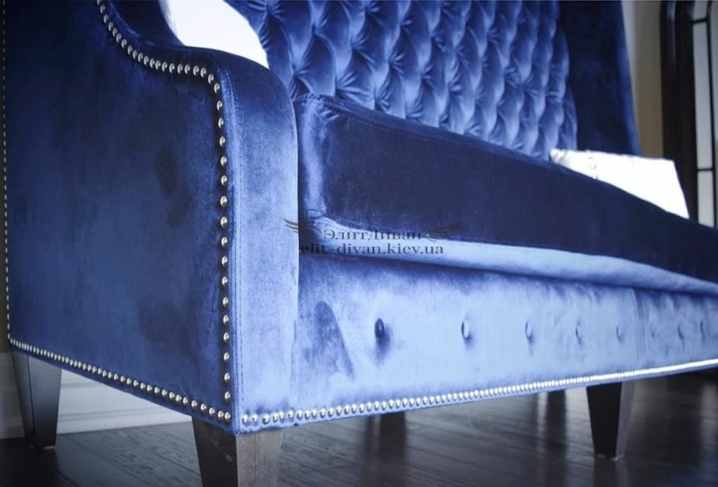 голубой диван честерфилд с подушками