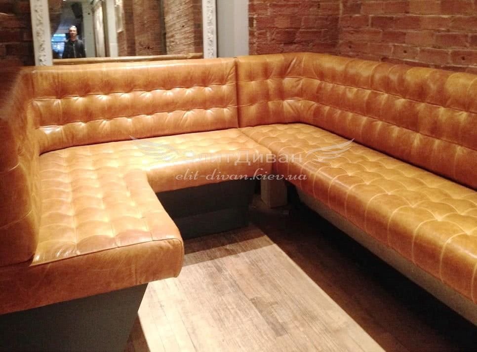 модульный диван из кожи в кафе в Сумах