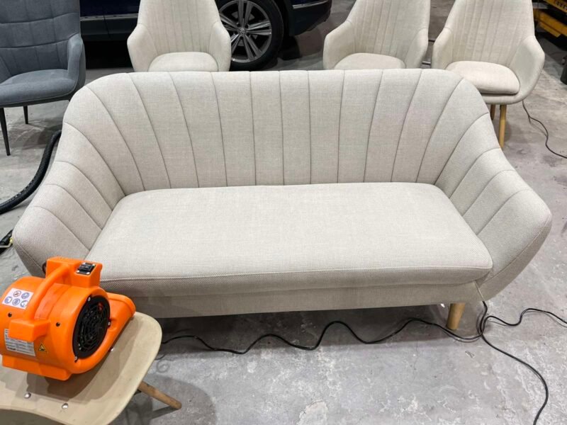 стильный мягкий уголок на кухню на заказ,