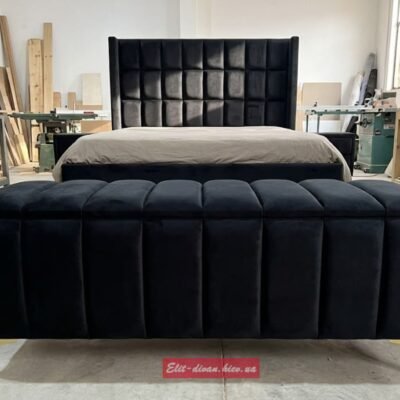 черный пуф в коплекте с четной кроватью