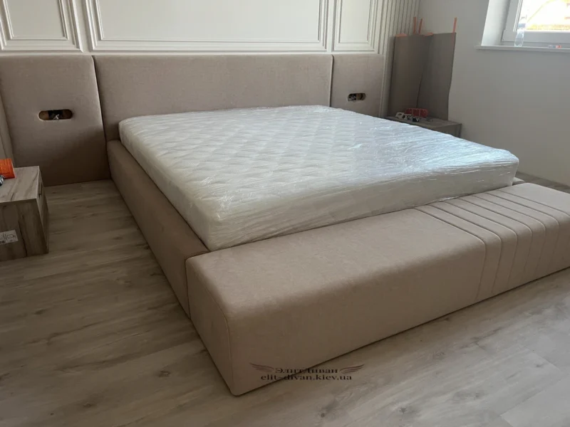 современная мягкая заказная кровать в новый дом